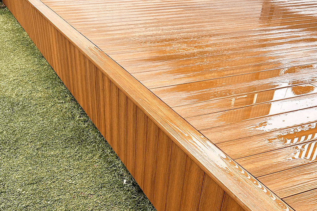 alternative decking is moisture resistant