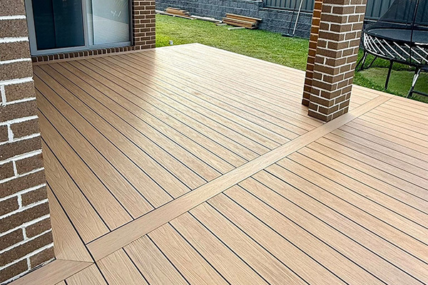 Wollongong backyard project featuring Aussie Oak composite decking boards, installed with breaker boards for a clean modern finish and natural timber-look style